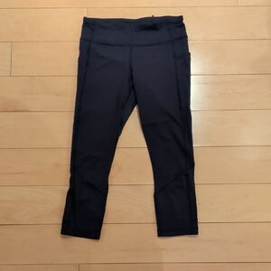 lululemon Classic Black 7/8 Leggings, Size Small?, 3 Pockets